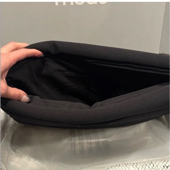 RHODE Elegant Black Quilted bag - Picture 3 of 3